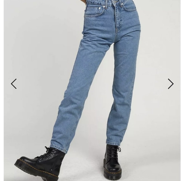 The Ragged Priest Lightwash Mom Jeans - Picture 1 of 10